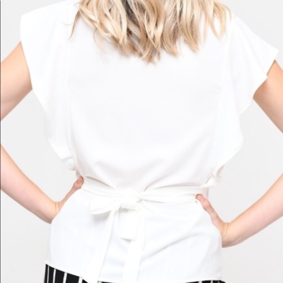 ❌DONATED❌White Fluttering Short Sleeve Waist Tie Top - Picture 4 of 10